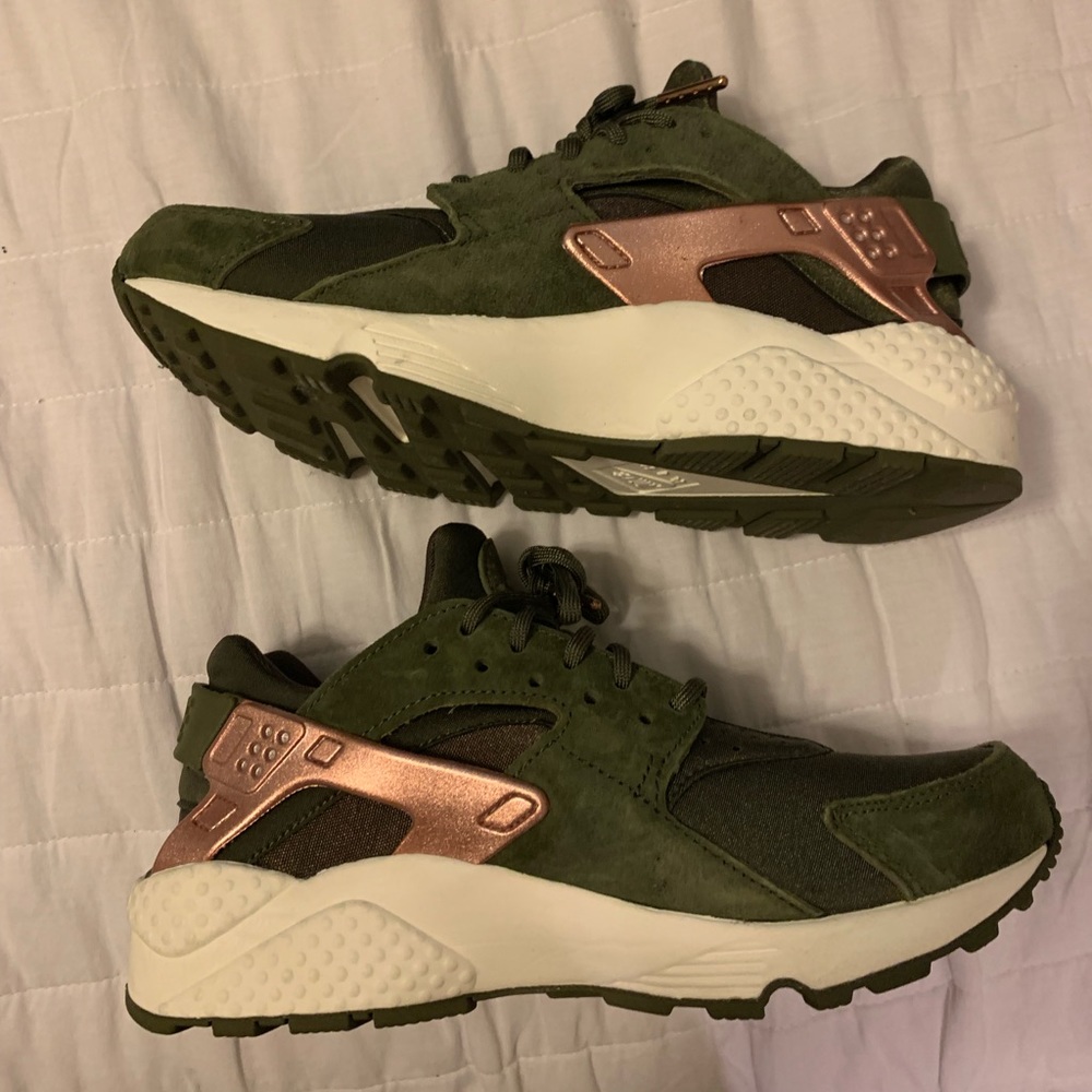 SOLD — Nike Huaraches